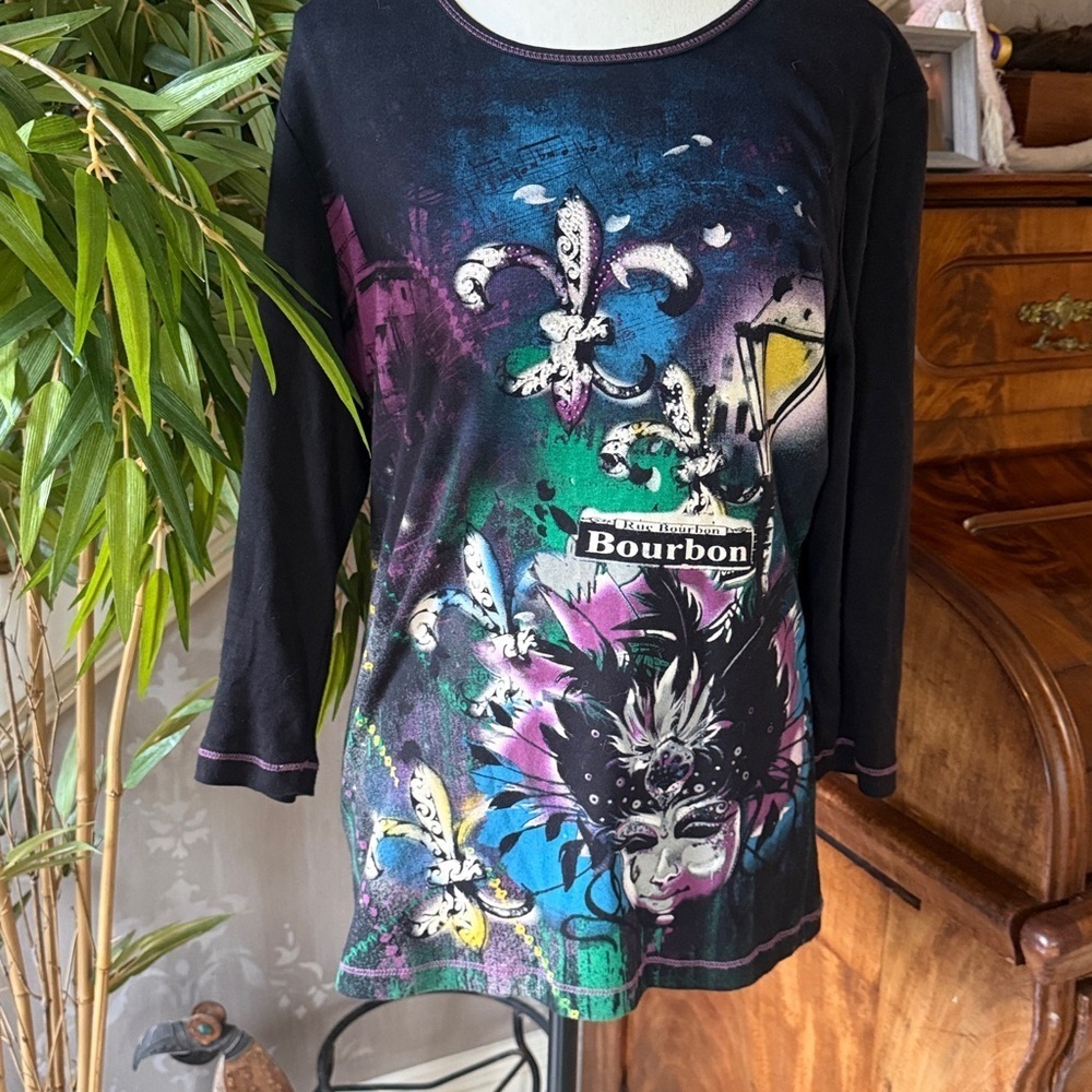 BLUE CANYON ladies New Orleans, crewneck, long sleeve tee. BOURBON. Street NOLA. - Picture 10 of 12